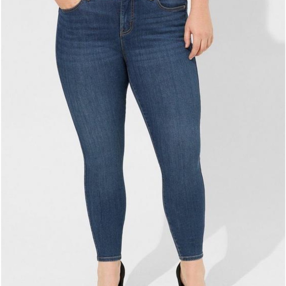 Torrid Bombshell Skinny Dark Wash Jean sz 20